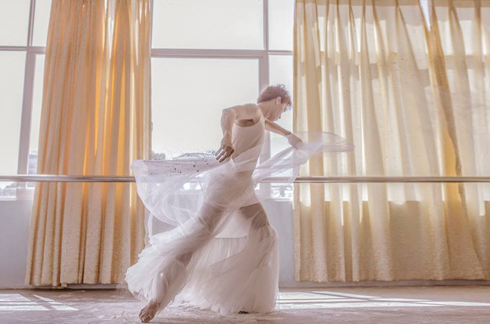 Nhiếp ảnh gia Trần Hoài An người đã thực hiện bộ ảnh cưới Vũ điệu tình yêu cho Xuân Thảo và Đình Lộc chia sẻ: "Mặc dù anh chị có nhiều kĩ thuật khủng bởi xuất thân từ nhỏ là VĐV thi đấu Aerobic Gyms, nhưng với bộ ảnh của em, anh chị rất thích vì nó thiên về tâm trạng".
