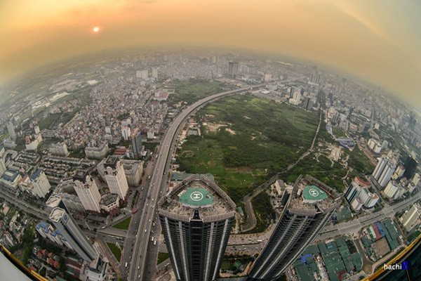 Một góc Hà Nội khi ánh nắng dần tắt để nhường chỗ cho bầu trời đêm.