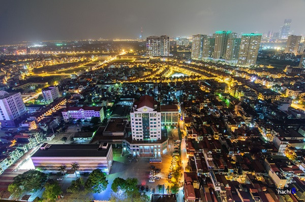 Với bộ ảnh "Hà Nội góc nhìn trên cao", nhiếp ảnh gia Hachi đã đem đến cho người xem một góc nhìn mới về Hà Nội khi lên đèn.