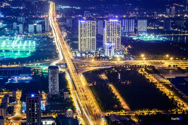 Hà Nội luôn là một thành phố quyến rũ, nhất là khi màn đêm bao trùm và những ánh đèn của thành phố được bật sáng.