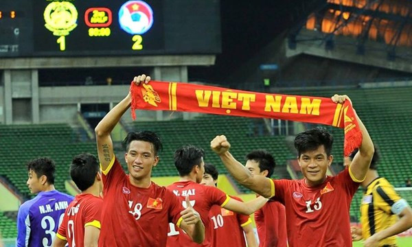 Ngọc Thắng và Tấn Tài quen biết nhau từ thời còn đá cho U16 VN ở giải Đông Nam Á năm 2010. Họ chơi thân, gìn giữ tình bạn đẹp ấy trên mỗi bước đường sự nghiệp. Họ đã nói với nhau rằng bằng mọi giá cả hai phải hoàn thành giấc mơ được khoác màu áo đỏ, thi đấu tại sân chơi SEA Games trong tương lai gần nhất.