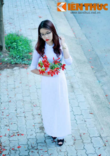 Khi hết giờ học em cố chạy thật nhanh đến sân thì trận đấu đã kết thúc. Lúc ấy chỉ muốn khóc thôi nên từ đó lúc nào em cũng phải sắp xếp thời gian học cho hợp lý hơn để có thể sát cánh cùng VFS và ĐTVN".