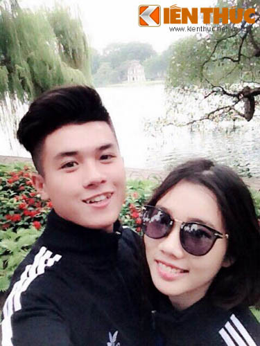 Lương duyên của Phương Thảo với bóng đá chưa dừng lại ở đó, chính chàng trai đang nắm giữ trái tim của cô cũng là một cầu thủ. Đó là một cầu thủ trẻ của lò đào tạo Viettel tại Hà Nội.