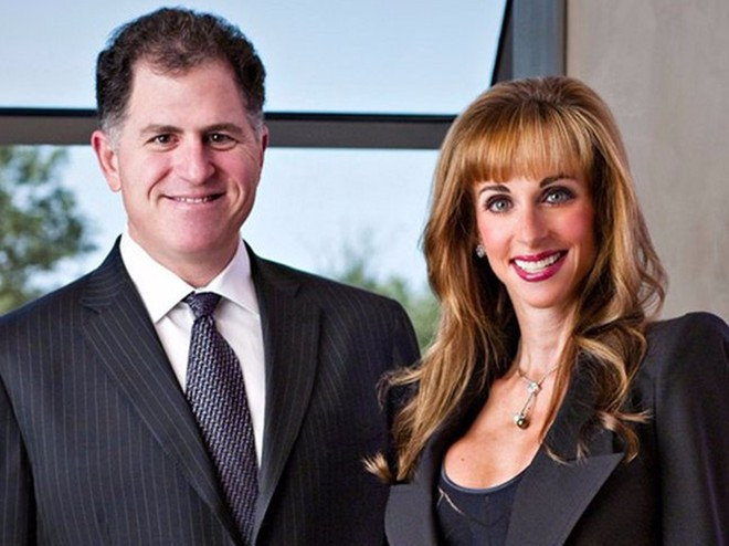 Susan Dell – phu nhân ông trùm máy tính Michael Dell - là vận động viên đẳng cấp từng tham gia cuộc thi Ironman. Cô cũng là nữ chủ tịch của thương hiệu thời trang nhiều lần xuất hiện trên tạp chí danh giá Vogue. Cặp đôi đã có 4 em bé.