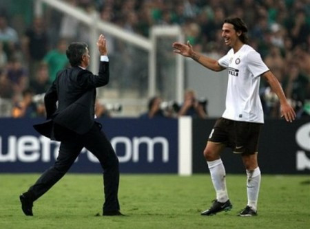 Zlatan Ibrahimovic cũng là học trò của Mourinho khi cầu thủ người Thụy Điển này thi đấu trong màu áo của Inter Milan. Cũng chỉ phục vụ Mourinho trong 1 mùa giải là 08-09, Ibrahimovic sau đó đã thi đấu cho những đội bóng hàng đầu của châu Âu như Barcelona, AC Milan và PSG, và đều giành chức VĐQG ở các đội bóng này.