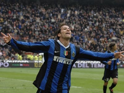 Maxwell là cầu thủ người Brazil từng phục vụ Jose Mourinho ở Inter Milan. Mùa giải cuối cùng của Maxwell ở Inter Milan cũng là mùa bóng đầu tiên Mourinho đến Italia, và họ đã cùng nhau giành chiếc cúp Scudetto.