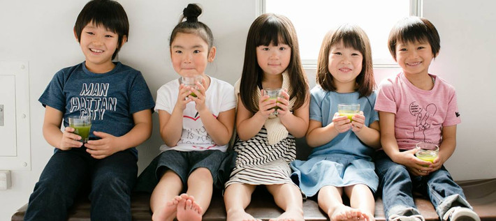 Ngoài thanh niên, nhiều ông bố bà mẹ ở Nhật Bản cũng cho con cái họ sử dụng thức uống từ thiên nhiên này rất sớm.