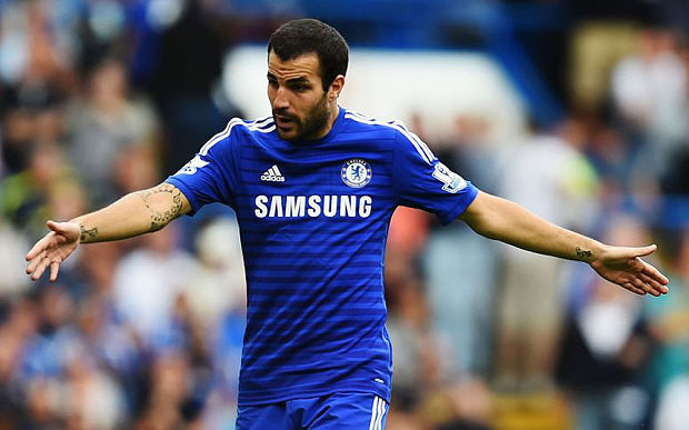 Cesc Fabregas không còn là chính mình trong màu áo Chelsea như mùa giải trước. Mặc dù trong trận đấu với Maccabi Tel Aviv vừa qua, cầu thủ này đã có những dấu hiệu tích cực bằng những đường chuyền chính xác để đồng đội ghi bàn nhưng từng đó là chưa đủ đối với một cầu thủ lớn như Fabregas.