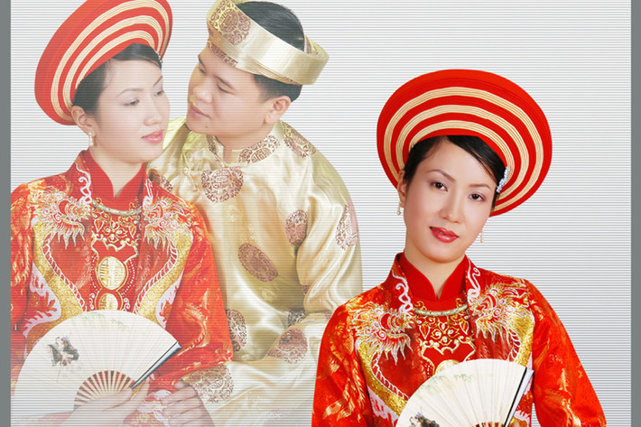 Cụ thể với bộ ảnh cưới của cặp đôi Lê Huy Hoàng Hải (SN 1979) và chị Dương Trà Mi (SN 1982), cả hai anh chị đều là người con của đất cố đô Huế.