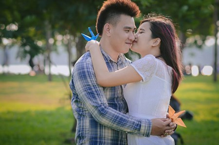 Vì muốn lưu giữ lại những khoảnh khắc tươi trẻ nên Trang quyết định cùng người yêu là Hoàng Minh Thắng (sinh năm 1992) thực hiện bộ ảnh đầy xúc động này.