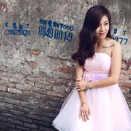 Hoàng Linh được biết đến là MC VTV khẳng định được tên tuổi mình tại chương trình "Chúng tôi là chiến sĩ". Ngoài ra, cô MC này còn thể hiện được cá tính của mình với hình xăm trên vai với thông đi khá ý nghĩa đó là "Luôn có cầu vồng sau cơn bão giông".