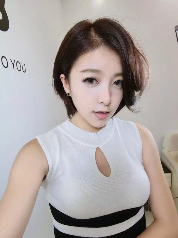 Tâm sự về những dự định trong tương lai, Diệp Vi cho biết hiện tại các cuộc thi đấu game online mở ra ngày càng nhiều, quy mô cũng ngày một lớn, cô rất mong trong chuyến đi công tác tới đây có thể được thử sức với tư cách là một game thủ chứ không phải một phóng viên.