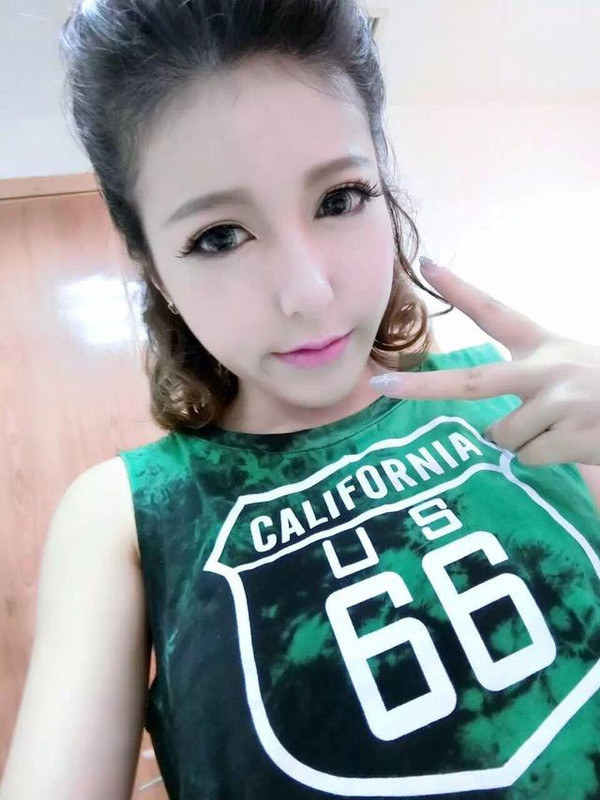 Diệp Vi cho biết ngoài lúc đi làm, phần lớn thời gian rảnh cô đều là ngồi trước máy tính chơi game. Cô thậm chí có thể dành hơn 10 tiếng đồng hồ cho trò chơi thú vị này.