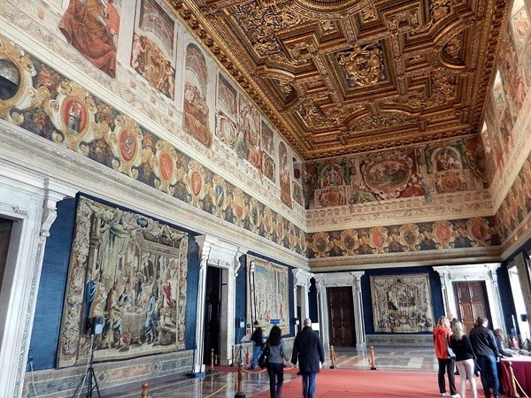 Tổng thống Ý Sergio Mattarella đã mở cửa 1.200 phòng trong cung điện từ thế kỷ 16 này cho công chúng tham quan.
