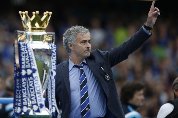 Trước khi Roy Hodgson ngồi vào ghế HLV trưởng ĐT Anh thì khá nhiều lần báo chí Anh nhắc đến HLV Mourinho. HLV người Bồ Đào Nha này được cho là ứng cử viên khá nặng kí sau những gì đã chứng tỏ được tại Inter Milan, Real Madrid và Chelsea.