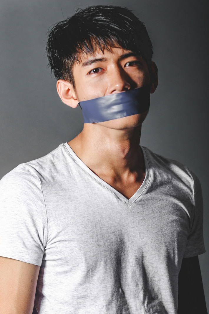 Chia sẻ về mục đích của mình về bộ ảnh “Cậu bị sao thế?”, Quang Đăng nói: "Đăng là một người yêu động vật, đặc biệt là loài chó. Đăng cảm thấy nhiều thương xót cũng như bức xúc trước hành động nhẫn tâm của con người với loài vật này”.