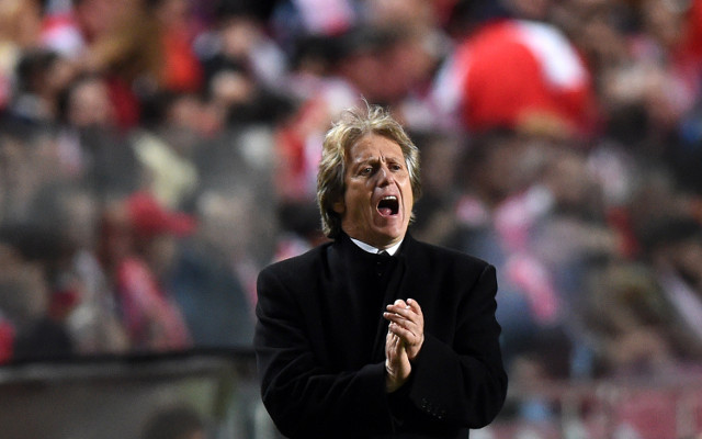 Jorge Jesus từng có chiến tích là 10 danh hiệu sau 6 mùa giải làm việc tại Benfica. Nhưng gã khổng lồ của bóng đá Bồ Đào Nha đã phải đứng nhìn vị thuyền trưởng của mình bị CLB kình địch Sporting Lisbon chiếm mất. Mới đây, vị HLV này đã giúp Sporting Lisbon đánh bại đội bóng cũ là Benfica để giành danh hiệu Supertaca 2015. Mặc dù rất hạnh phúc trên đất Bồ Đào Nha nhưng với sức hút đồng tiền từ Real Madrid thì Jorge Jesus rất có thể về Tây Ban Nha để định cư.