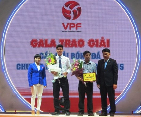 Trong chương trình Gala tổng kết mùa giải V.League 2015 được diễn ra mới đây, cầu thủ trẻ CLB Hà Nội T&T là Đỗ Duy Mạnh đã đoạt giải cầu thủ trẻ xuất sắc nhất V.League 2015.