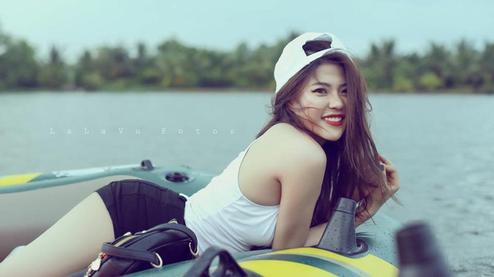 Ngoài việc làm DJ, Ngọc Anh cũng là gương mặt thường xuyên xuất hiện trong những bộ hình thời trang của những nhiếp ảnh gia có tiếng tại Việt Nam.