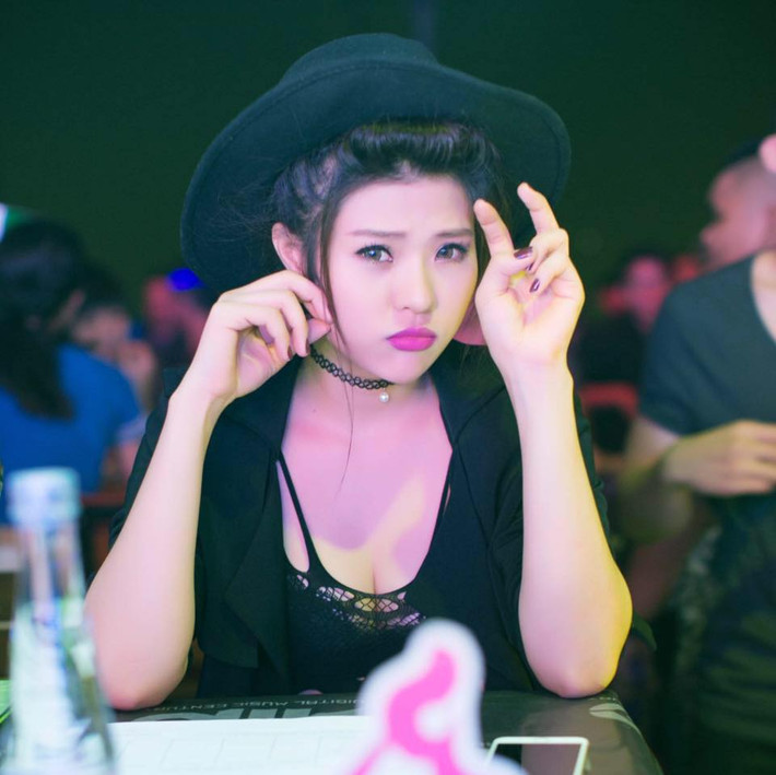 DJ Ngọc Anh cũng chính là vị giám khảo quyền lực của cuộc thi DJ Miss DHJ vừa diễn ra vào trung tuần tháng 7/2015.