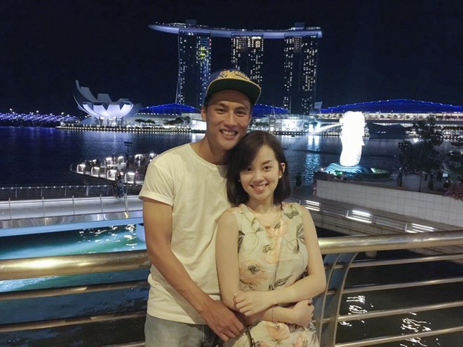 Cứ có thời gian xả trại là Hồng Quân lại chọn cách thư giãn bên bạn gái xinh đẹp của mình.
