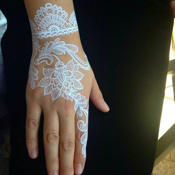 Qua nghiên cứu, các nghệ nhân đã cho ra mắt những bản xăm Henna trắng.
