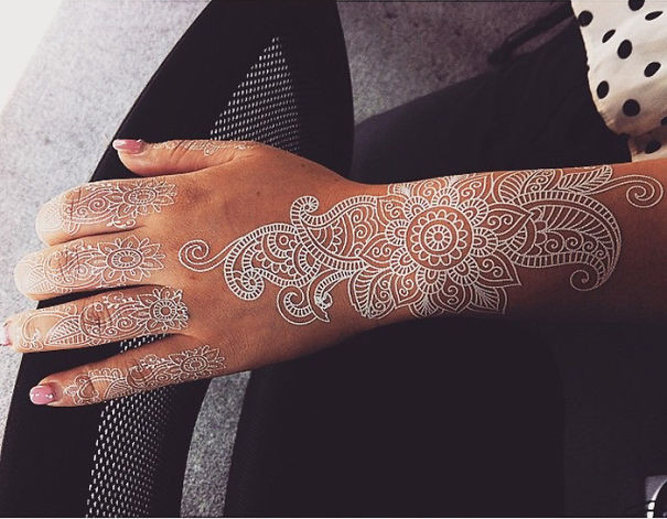 Nghệ thuật xăm Henna chủ yếu tập trung vào những họa tiết đối xứng.