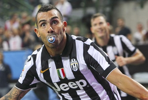 Sau Fred, Tevez là người tiếp theo sử dụng món đồ chơi này khi ăn mừng bàn thắng của mình.