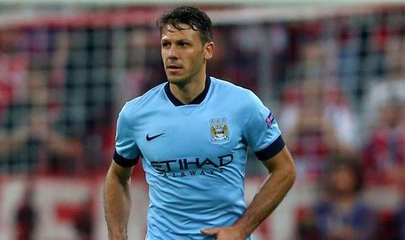 Gánh nặng tuổi tác đã níu kéo đôi chân của Martin Demichelis (Man City). Chính vấn đề này khiến lão tướng người Argentina không thể theo kèm những tiền đạo cao to và tinh quái của Stoke City.