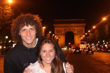 Mối tình của Sara và David Luiz bắt đầu từ khi chàng tiền vệ tóc xù này còn thi đấu cho CLB Benfica.