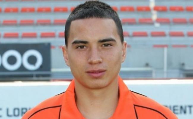 Tristan Đỗ là cầu thủ gốc Việt sinh năm 1993. Anh đang khoác áo U23 Thái Lan và sẽ thi đấu với U23 Việt Nam.