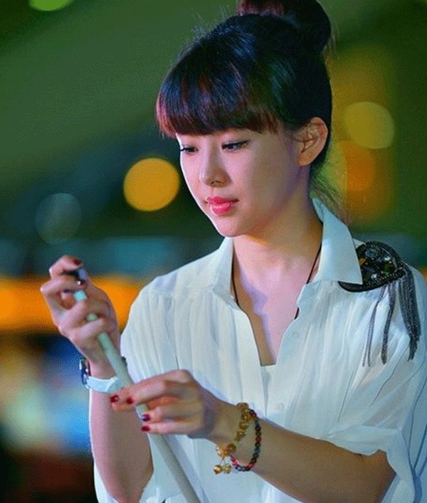 Nữ cơ thủ Phan Hiểu Đình được người hâm mộ bi-a trên thế giới biết đến là tay chơi bi-a vô cùng xinh đẹp và gợi cảm.