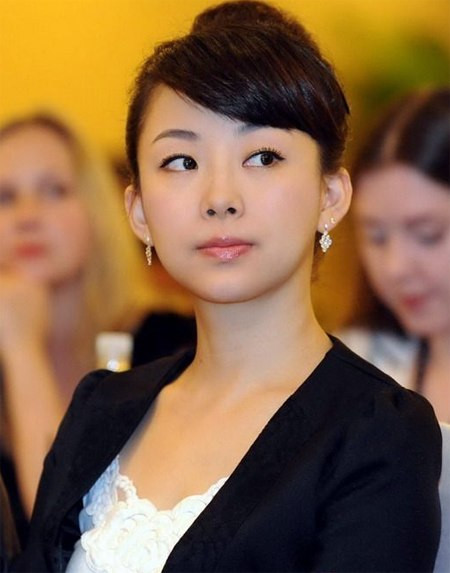 Ngoài tài năng trên bàn bi-a, cơ thủ Phan Hiểu Đình còn sở hữu một nét đẹp trong sáng thánh thiện và vô cùng trẻ trung.