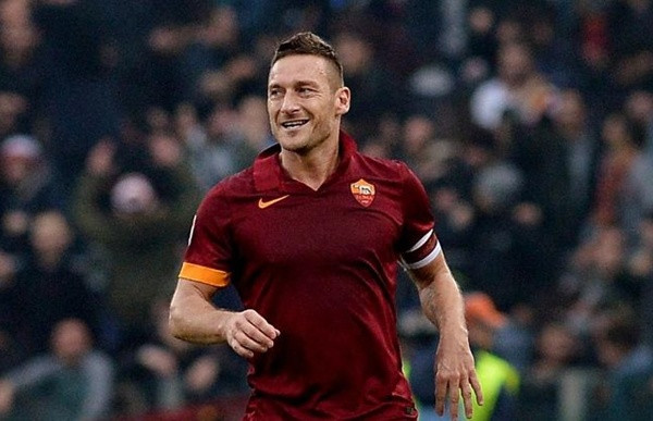 Francesco Totti được tôn vinh là "Hoàng tử bóng đá thành Rome". Trong sự nghiệp Totti chỉ thi đấu cho một câu lạc bộ duy nhất là Roma, anh là cầu thủ có số lần khoác áo Roma nhiều nhất và cũng là chân sút ghi nhiều bàn thắng nhất lịch sử câu lạc bộ. Totti luôn được xem là một trong những cầu thủ xuất sắc nhất thuộc thế hệ của mình, cũng như là cầu thủ xuất sắc nhất mọi thời đại của A.S Roma. Totti vô địch World Cup 2006 và về nhì tại Euro 2000 cùng ĐT Italy.