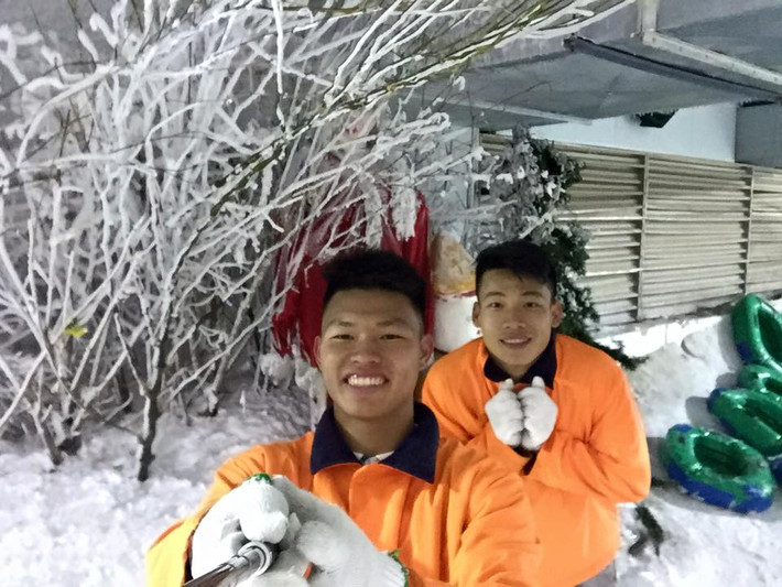Sau khi kết thúc ngày nghỉ xả hơi thì ngày 24/12, tuyển U23 Việt Nam trở lại tập luyện với tần suất 2 buổi mỗi ngày (sáng bắt đầu từ 8h45, chiều bắt đầu từ 16h).