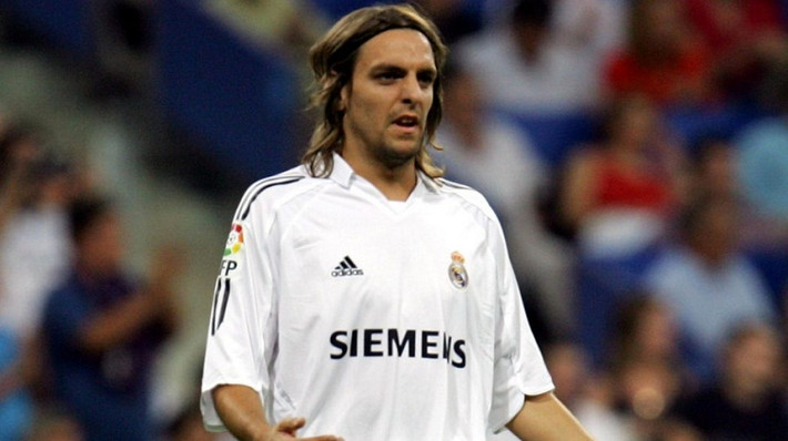 Năm 2004, Real Madrid quyết định bỏ ra số tiền là 13,4 triệu bảng để đưa Jonathan Woodgate từ Newcastle United cập bến SVĐ Bernabeu. Nhưng sự nghiệp của Jonathan Woodgate tại đội bóng Hoàng gia Tây Ban Nha chỉ vỏn vẹn có 9 trận đấu trước khi bị đẩy sang Middlesbrough theo dạng cho mượn ở mùa giải 2006/2007 sau đó là bán đứt.