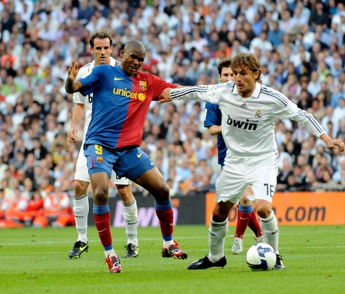 Năm 2007, Real Madrid đã bỏ ra 8 triệu bảng để chiêu mộ hậu vệ người Argentina - Gabriel Heinze. Trong quãng thời gian ở CLB Hoàng gia, anh có 58 lần ra sân trong hai mùa giải và 3 lần lập công. Những lần ra sân của anh dần dần ít đi theo thời gian. Sự nghiệp của Heinze đã sa sút nghiêm trọng kể từ khi gia nhập Los Blancos.