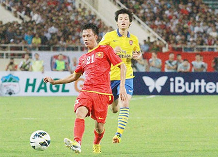 Trần Mạnh Dũng là tiền vệ công của ĐT Việt Nam. Anh chỉ cao 1m66 nhưng lại sở hữu một tốc độ và cái chân phải cực khéo.