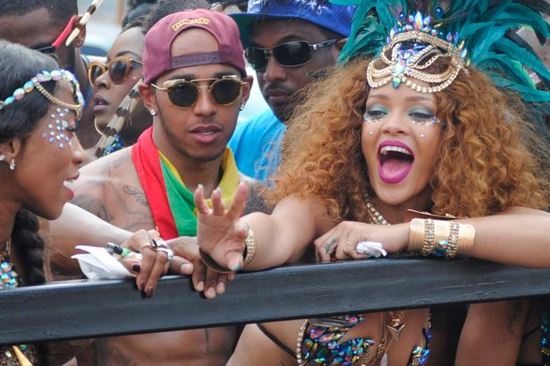 Tham gia lễ hội Kadooment Day năm nay cùng với Lewis Hamilton còn có ca sĩ đang nổi đình nổi đám trong dòng nhạc pop thế giới là Rihanna.