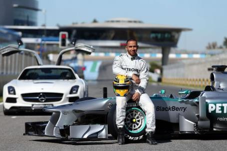 Sau cuộc vui chơi tại đảo Barbados, Lewis Hamilton sẽ trở về Anh để chuẩn bị cho mùa giải mới.