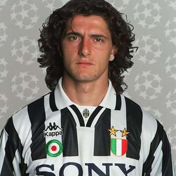 Tháng 12/2011, tòa án Torino đã tuyên phạt 8 năm 8 tháng tù giam đối với cựu chân sút Napoli, Genoa, Juventus và ĐT Italia - Michele Padovano vì tội danh buôn bán ma túy. Trong phiên xử tại tòa án hình sự Torino, sau khi xem xét các tình tiết giảm nhẹ, bồi thẩm đoàn tòa Torino đã tuyên phạt Michele Padovano 8 năm 8 tháng tù giam, tức nhẹ chỉ bằng 1/3 số năm được đề nghị, 24 năm 6 tháng tù trước đó.