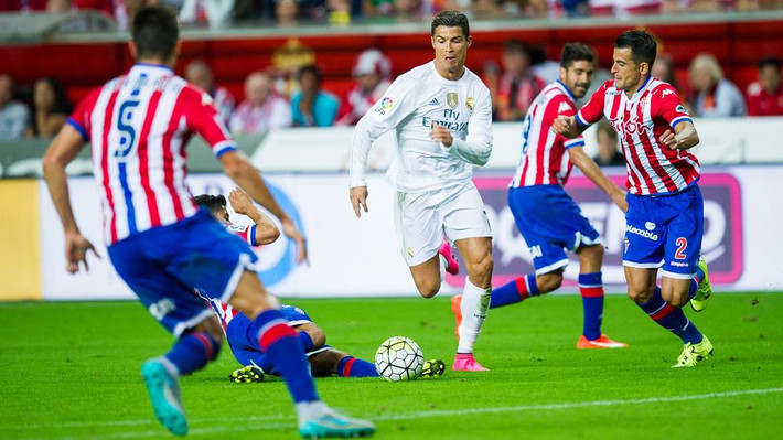Đứng thứ hai trong danh sách những cầu thủ hay nhất thế giới 2015 của The Guardian là Cris Ronaldo của Real Madrid. Siêu sao người Bồ Đào Nha đã có 4.620 điểm và chỉ có 8 người đánh giá siêu sao người Bồ là hay nhất