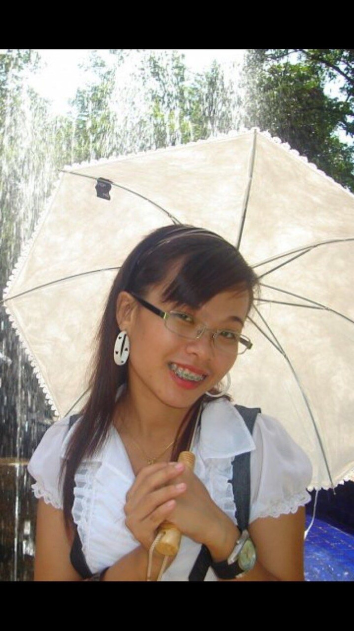 Suốt thời thơ ấu và cả khi lên tới đại học, Stan luôn bị chê bai vì làn da tối màu, hàm răng hơi hô và các nét kém hài hòa trên gương mặt. Chính vì những điều này, cô luôn cảm thấy tự ti khi phải xuất hiện trước mọi người.