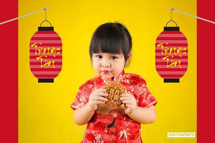 Bằng lối biểu cảm, tự nhiên và vô cùng dễ thương thì những bức ảnh của Đình Đình khá có hồn và không có cảm giác cứng nhắc cho người ngắm.