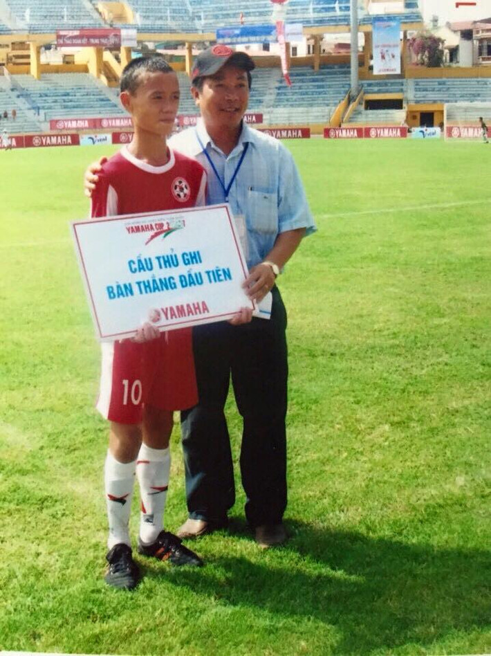 Xuân Nam bắt đầu theo đuổi sự nghiệp cầu thủ năm lên 10 tuổi. Khi đó Xuân Nam thi vào lớp tài năng của CLB bóng đá Hà Nội T&T và đã được nhận.
