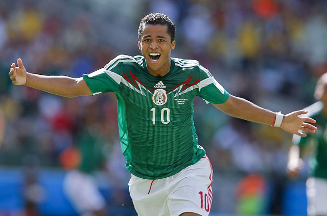 Năm 2014, Giovani Dos Santos là cầu thủ trực tiếp đưa ĐT Mexico vào vòng tứ kết tại World Cup. Nhưng khi trở về CLB, cầu thủ này thi đấu quá dở và thường có những pha diễn thừa mỗi khi được vào sân.