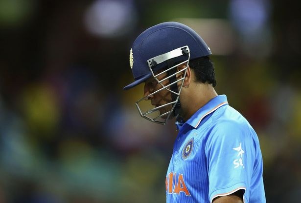 Mahendra Singh Dhoni là VĐV môn cricket nổi tiếng người Ấn Độ. Năm 2015, Mahendra Singh Dhoni đã được đánh giá với số tiền là 21 triệu USD, qua đó giúp anh có mặt ở vị trí thứ 5 trong danh sách nam VĐV có giá trị thương hiệu lớn nhất thế giới.
