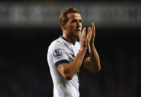 Harry Kane có ngày thi đấu thăng hoa khi lập cú đúp sau 6 pha dứt điểm. Cầu thủ người Anh này hoàn toàn xứng đáng góp mặt trong đội hình tiêu biểu của Premier League vòng đấu thứ 13.