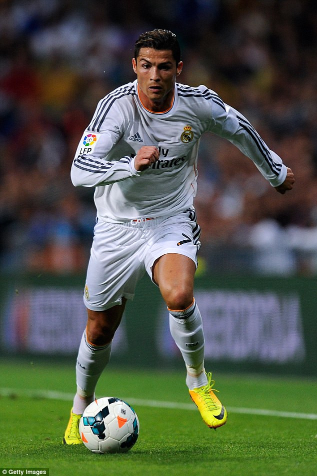 Mặc dù là cầu thủ hay nhất thế giới năm 2014 nhưng Cris Ronaldo (Real Madrid) chỉ xếp thứ 5 trong danh sách với tốc độ 33,6 km/h.