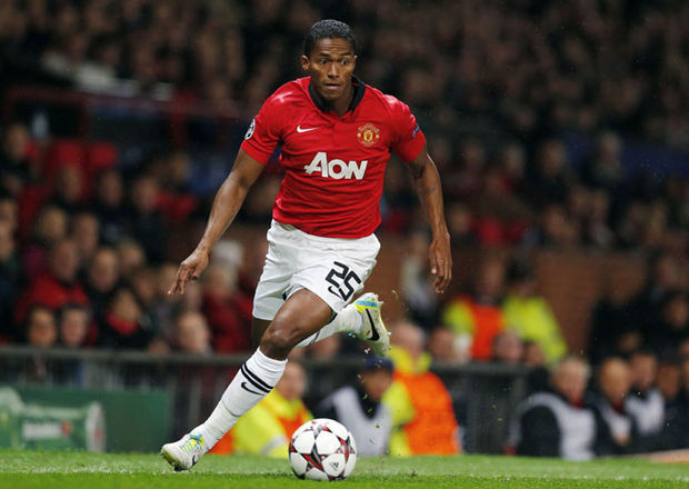 Ở Premier League, Antonio Valencia là cầu thủ nổi tiếng với những pha bứt tốc nhanh. Minh chứng điển hình là trong trận đấu giữa MU và Liverpool, anh đã chạy với vận tốc 35,1 km/h.